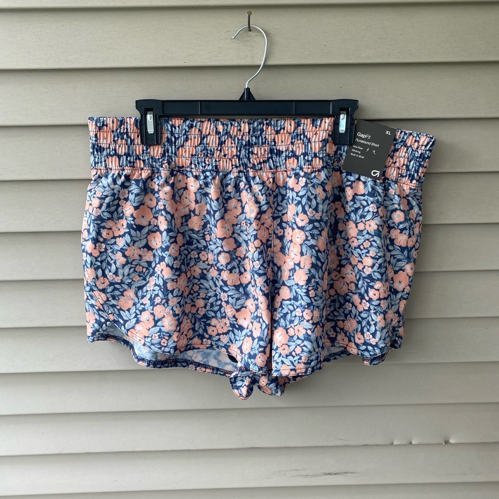 BNWT GAP Women's Floral Athletic Shorts - Blue and Pink